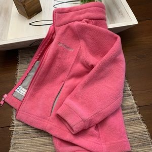 Pink Columbia fleece. Size 4. Great condition.